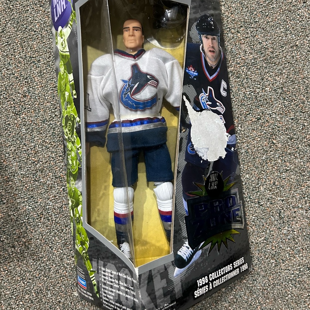 Marc Messier 1998 Vancouver Canuck’s collectors series figurine
